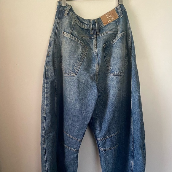 Free People Barrel Leg Jeans size 28 - Picture 3 of 3